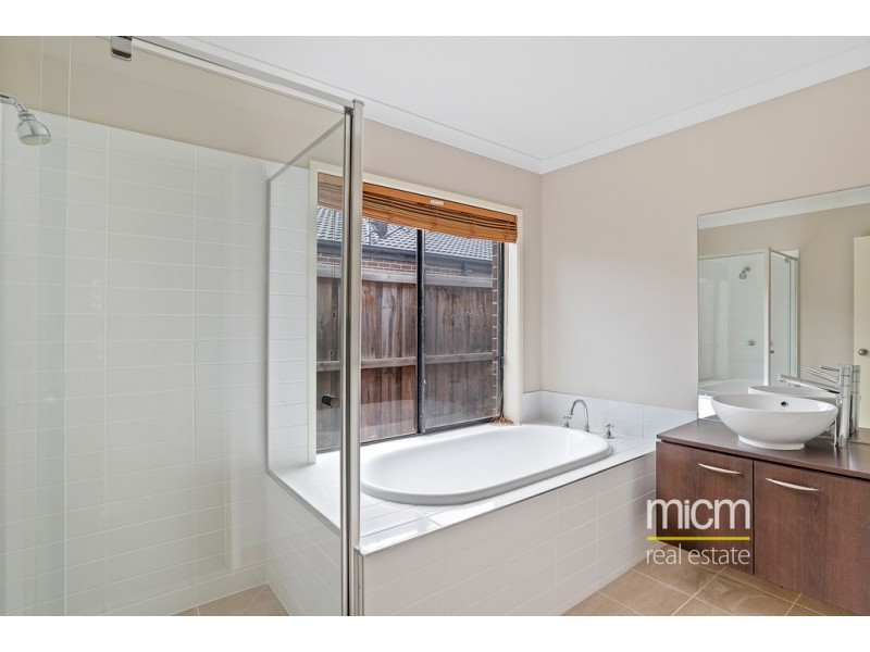 2 Hyacinth Place, Point Cook VIC 3030