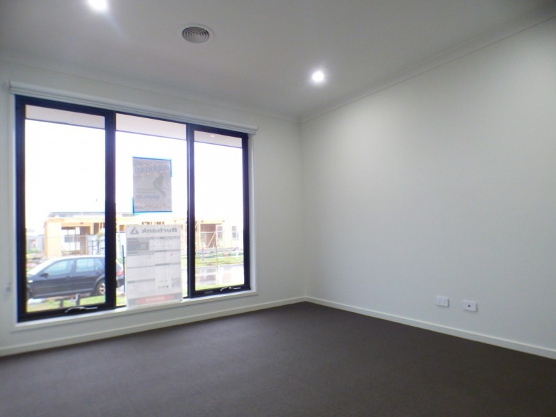 3 Creston Street, Point Cook VIC 3030