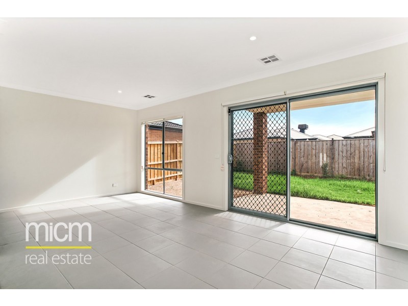 98 Grassbird Drive, Point Cook VIC 3030