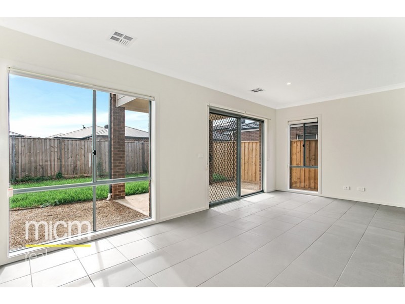 98 Grassbird Drive, Point Cook VIC 3030