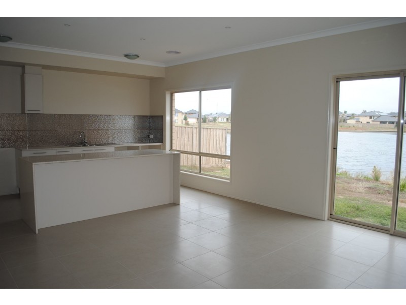 10 Rhode Island, Sanctuary Lakes VIC 3030