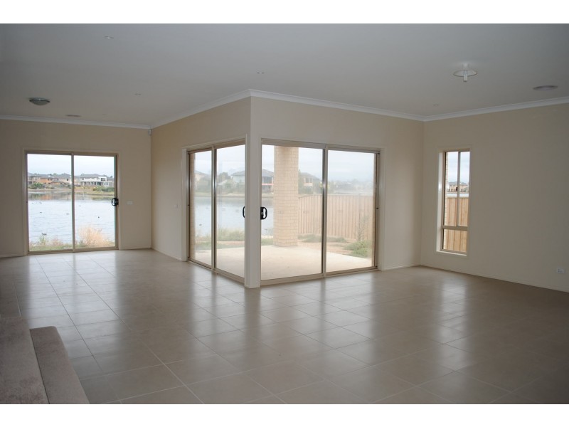 10 Rhode Island, Sanctuary Lakes VIC 3030