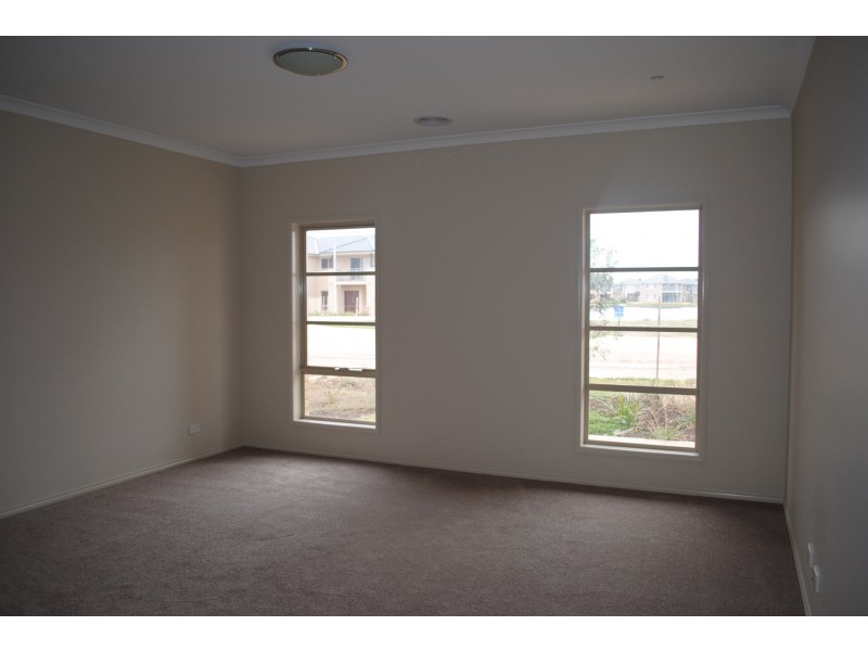 10 Rhode Island, Sanctuary Lakes VIC 3030