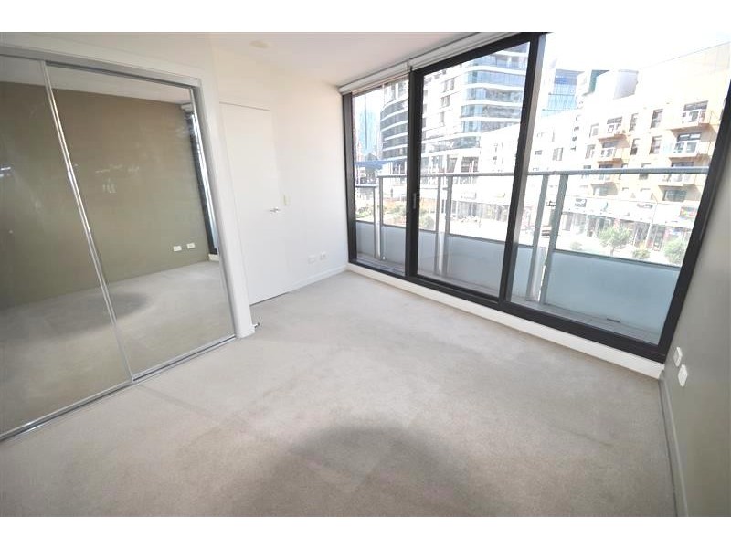 614/100 Harbour Esplanade, Docklands VIC 3008