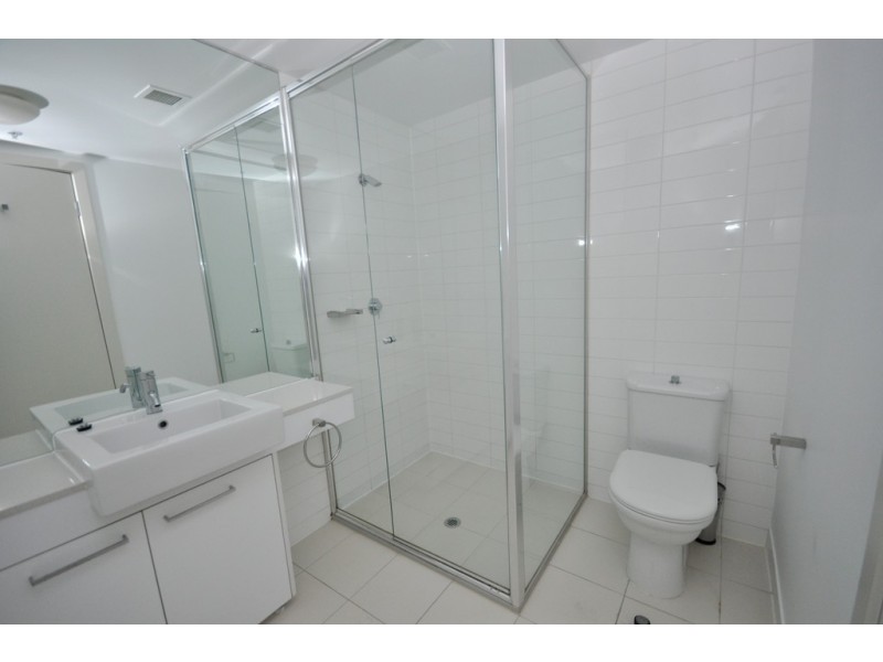 2812B/100 Harbour Esplanade, Docklands VIC 3008