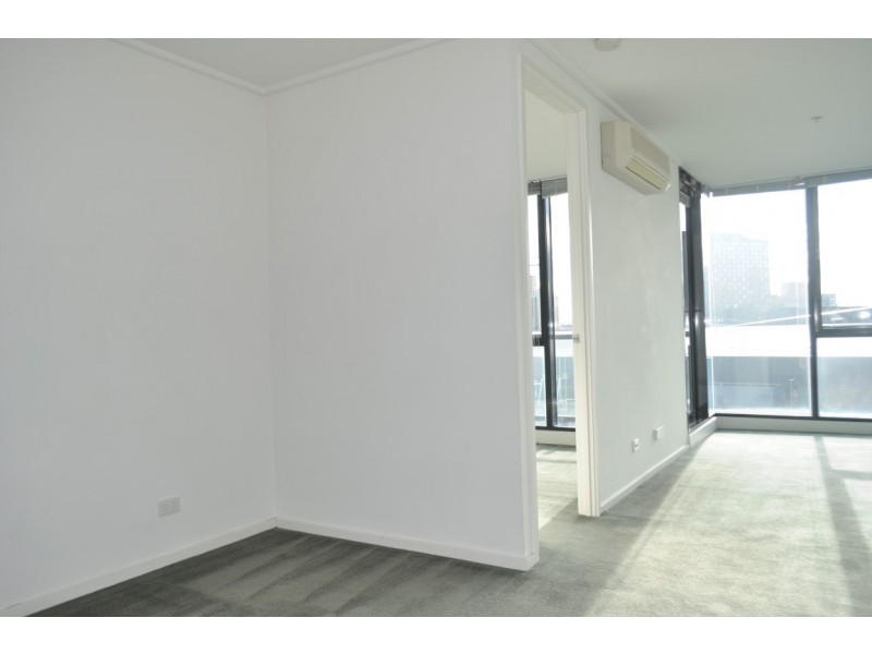 REF 092771/99 Whiteman Street, Southbank VIC 3006