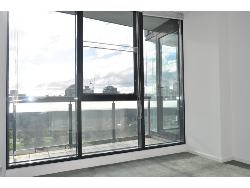 REF 092771/99 Whiteman Street, Southbank VIC 3006