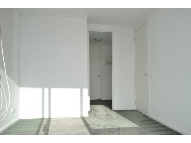 REF 092771/99 Whiteman Street, Southbank VIC 3006