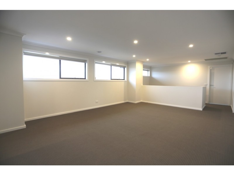 49 Noorat Place, Cranbourne North VIC 3977