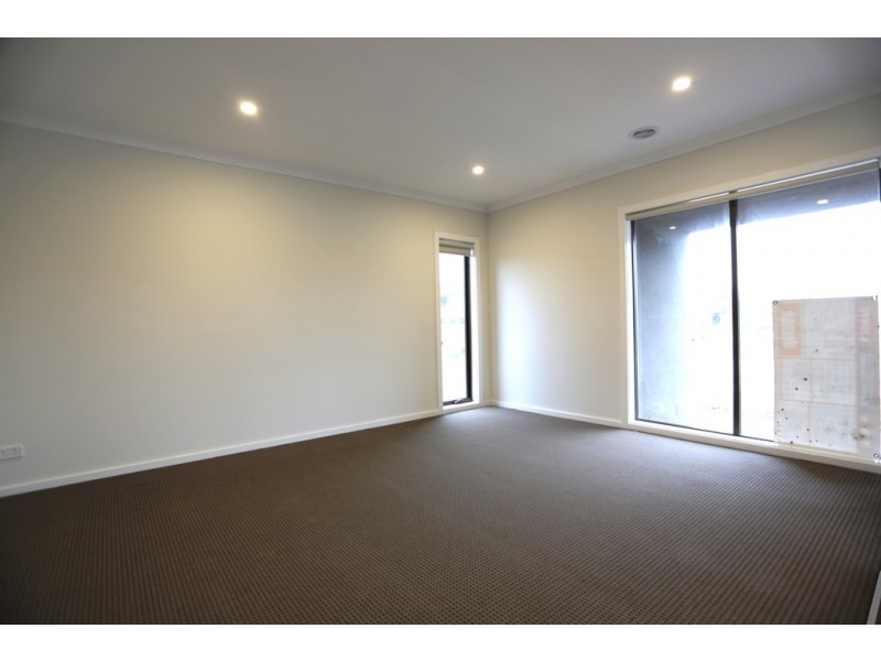 49 Noorat Place, Cranbourne North VIC 3977