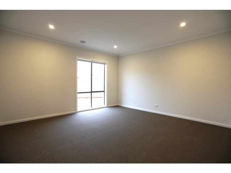49 Noorat Place, Cranbourne North VIC 3977