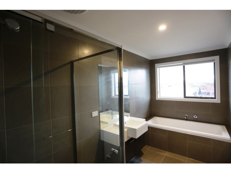 49 Noorat Place, Cranbourne North VIC 3977