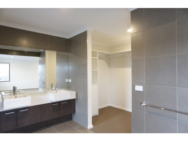 49 Noorat Place, Cranbourne North VIC 3977