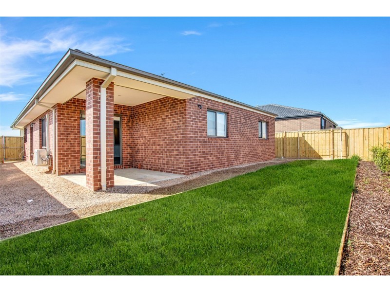 2 Tuncurry Road, Point Cook VIC 3030