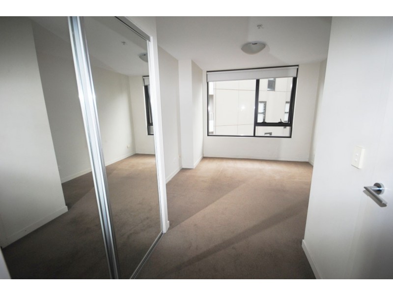 608/100 Harbour Esplanade, Docklands VIC 3008