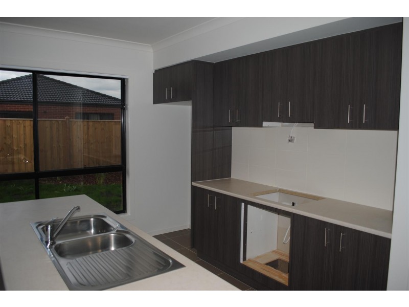 11 Pier Way, Point Cook VIC 3030