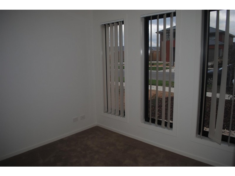 11 Pier Way, Point Cook VIC 3030