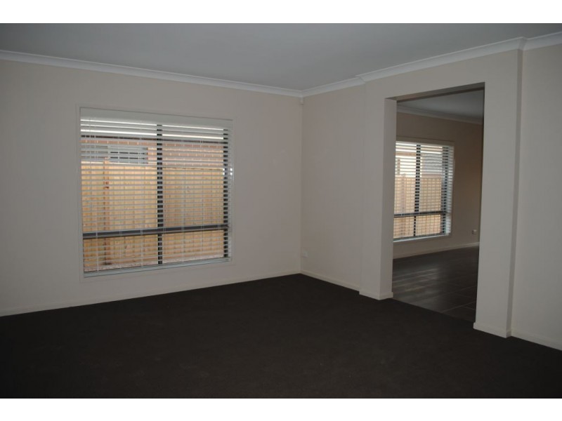 34 Hargrave Avenue, Point Cook VIC 3030