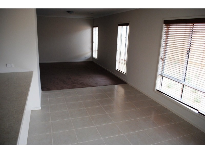 10 Sandy Avenue, Point Cook VIC 3030