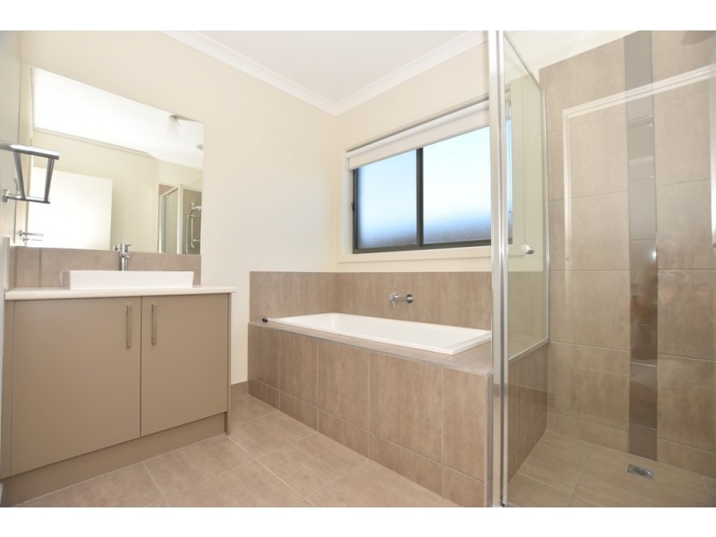 9 Baloo Walk Street, Werribee VIC 3030