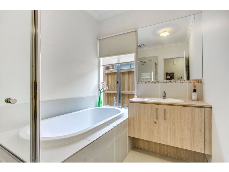 9 Cadley Avenue, Point Cook VIC 3030