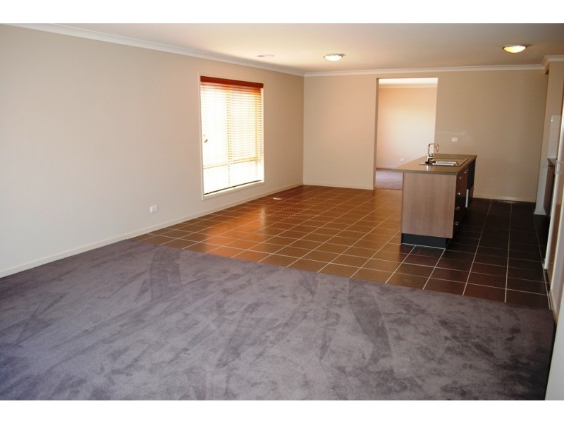 7 Baybreeze Drive, Point Cook VIC 3030