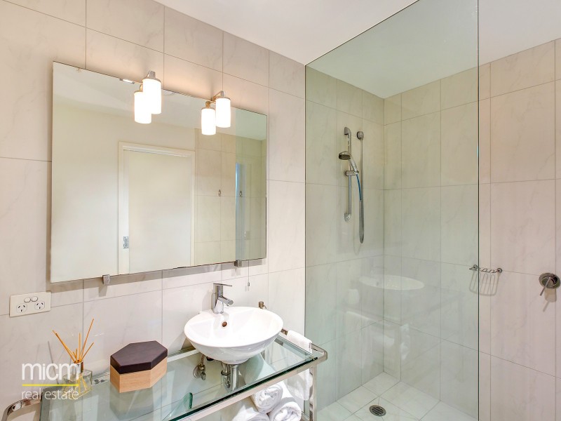 2003/68 La Trobe Street, Melbourne VIC 3000