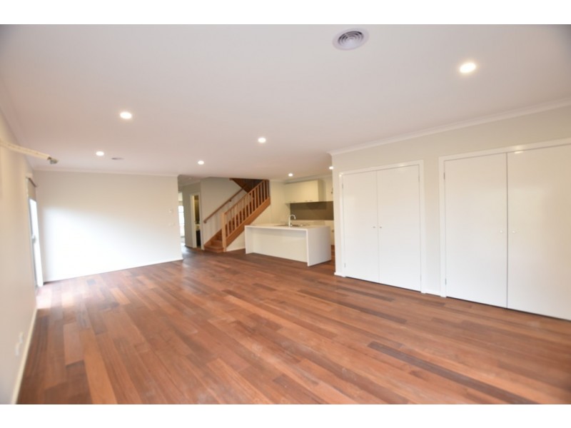 86 Karawarra Circuit, Cranbourne North VIC 3977