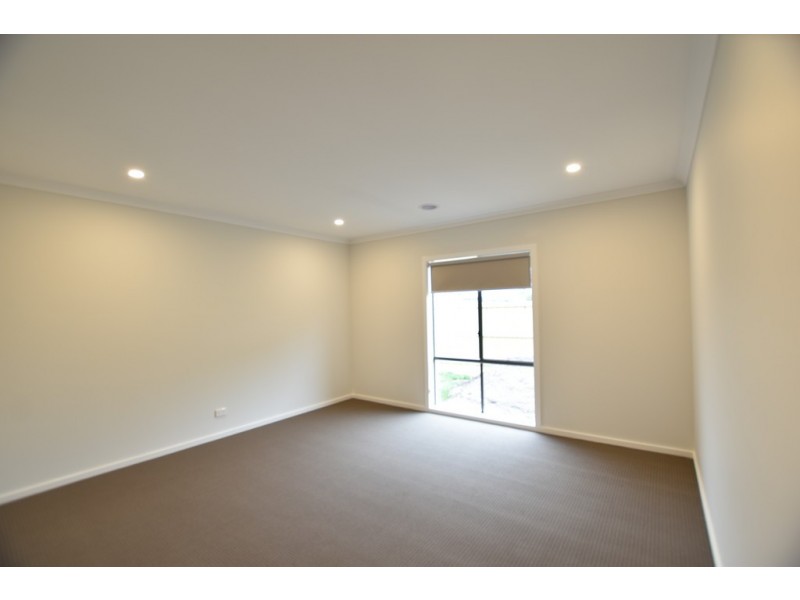 86 Karawarra Circuit, Cranbourne North VIC 3977