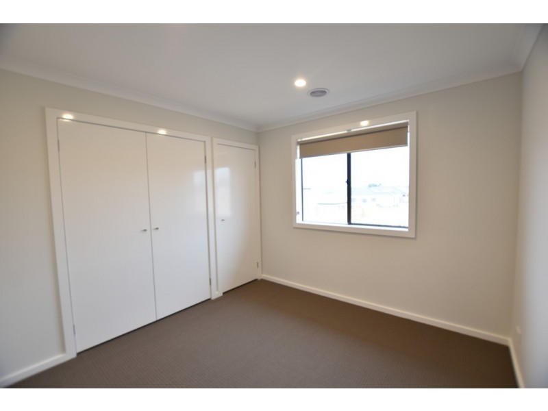 86 Karawarra Circuit, Cranbourne North VIC 3977