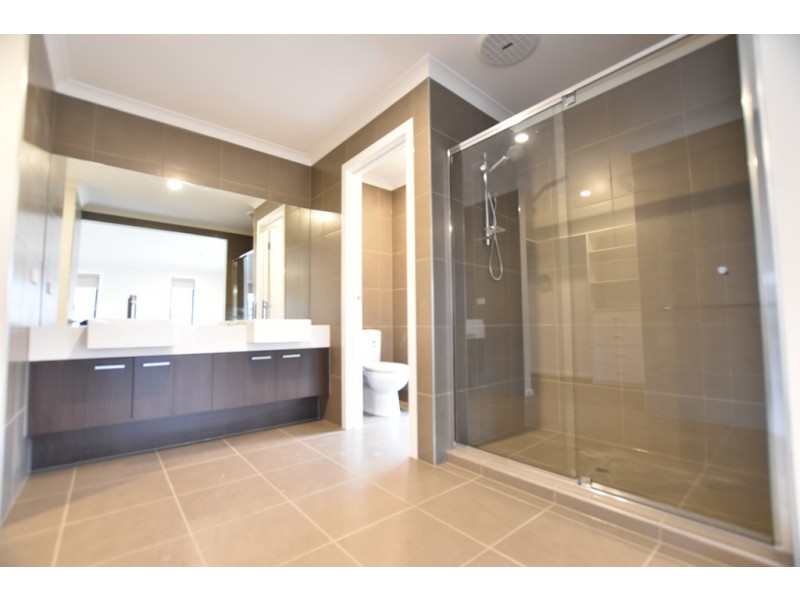 86 Karawarra Circuit, Cranbourne North VIC 3977