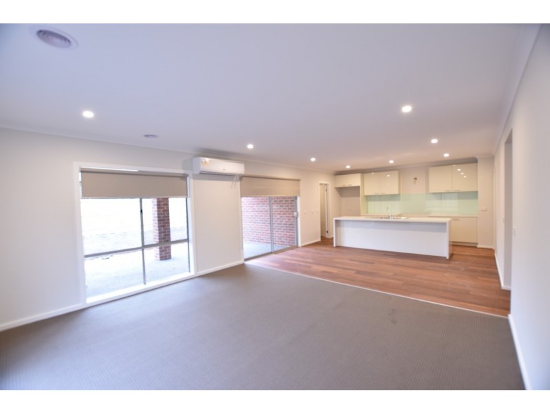 89 Karawarra Circuit, Cranbourne North VIC 3977
