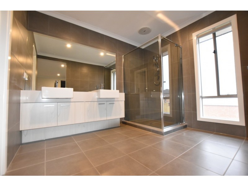 89 Karawarra Circuit, Cranbourne North VIC 3977