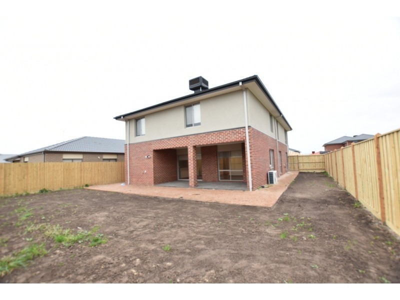 89 Karawarra Circuit, Cranbourne North VIC 3977