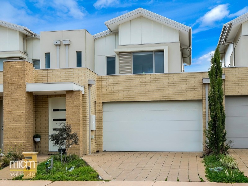 15 Broadbeach Circuit, Point Cook VIC 3030