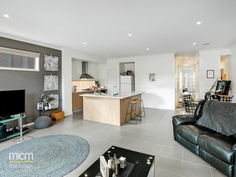 15 Broadbeach Circuit, Point Cook VIC 3030