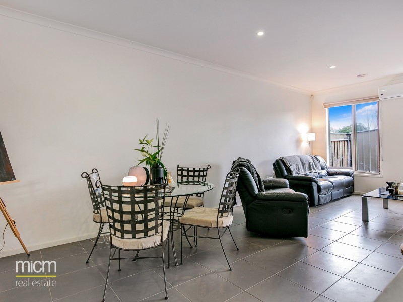 15 Broadbeach Circuit, Point Cook VIC 3030