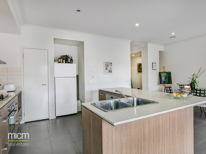 15 Broadbeach Circuit, Point Cook VIC 3030
