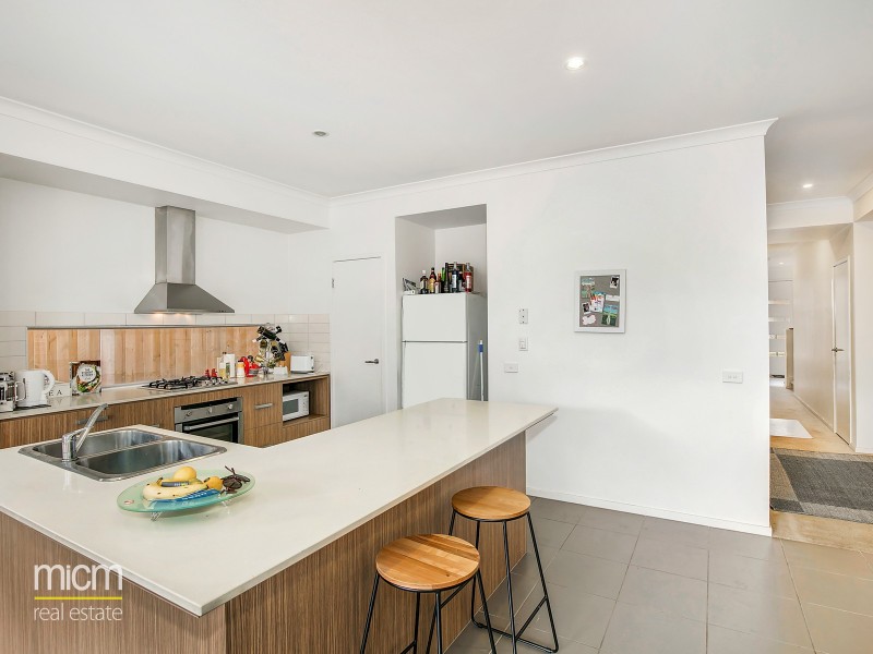15 Broadbeach Circuit, Point Cook VIC 3030
