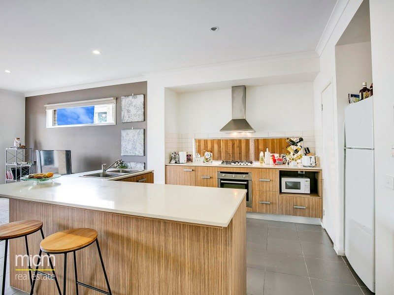 15 Broadbeach Circuit, Point Cook VIC 3030