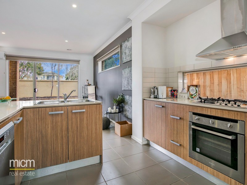 15 Broadbeach Circuit, Point Cook VIC 3030