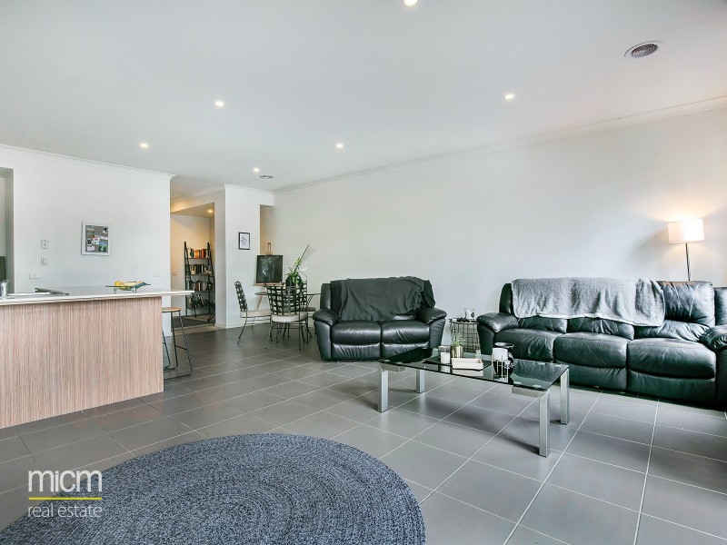 15 Broadbeach Circuit, Point Cook VIC 3030