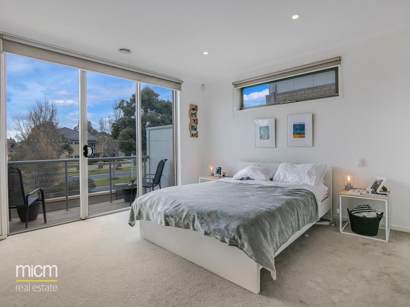 15 Broadbeach Circuit, Point Cook VIC 3030