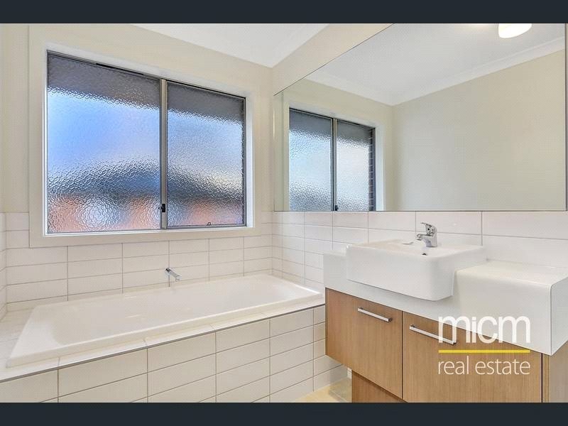 4 Teacher Crescent, Truganina VIC 3029