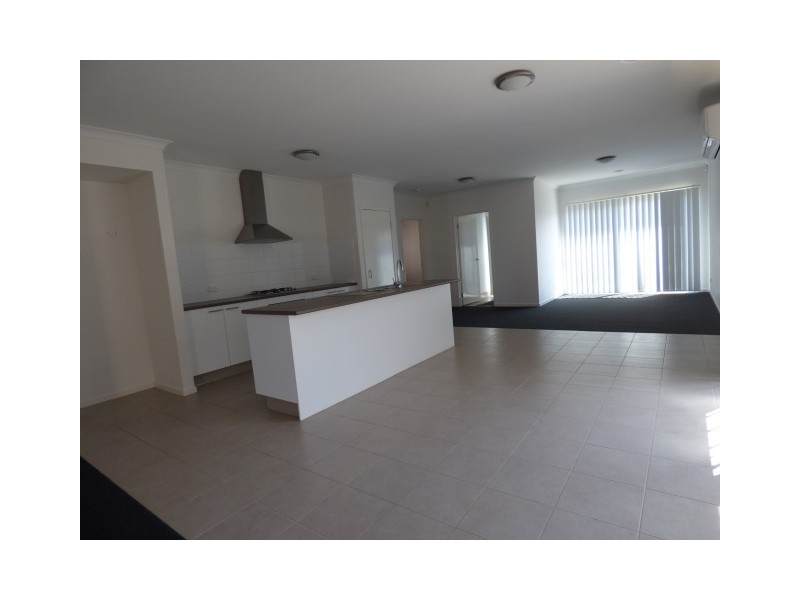 16 Casino Parade, Point Cook VIC 3030