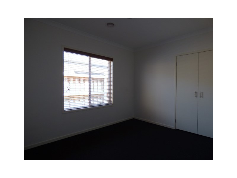 16 Casino Parade, Point Cook VIC 3030