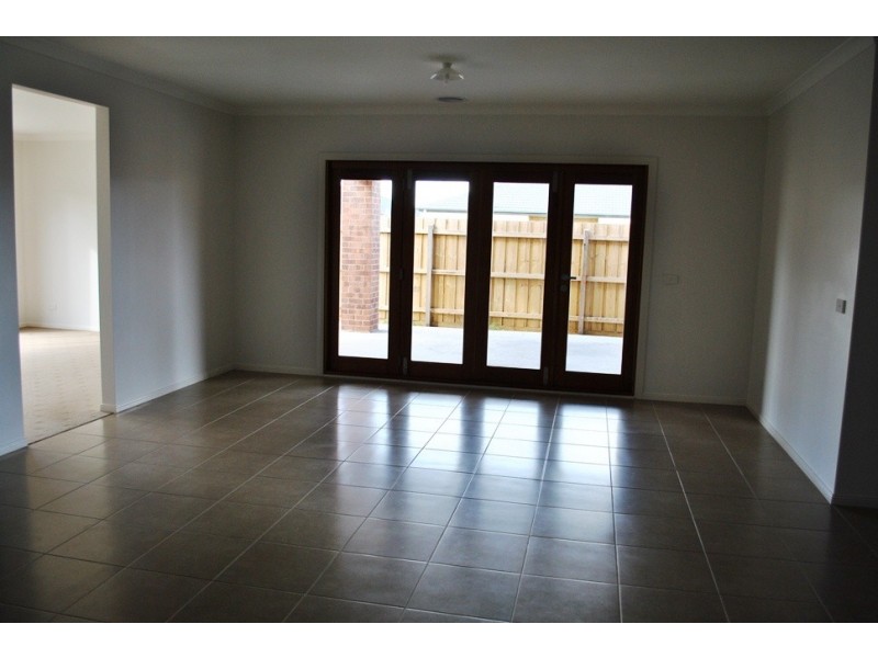 8 Millpond Drive, Point Cook VIC 3030