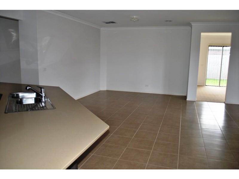 8 Millpond Drive, Point Cook VIC 3030