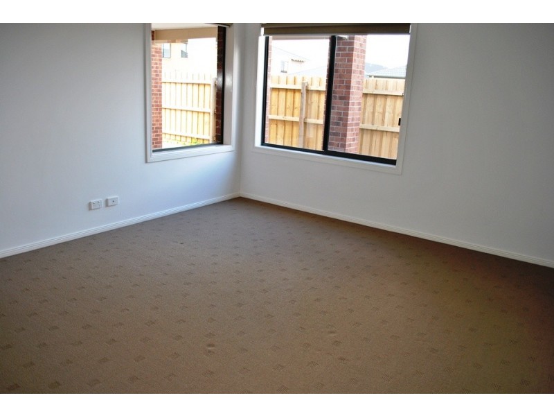 8 Millpond Drive, Point Cook VIC 3030