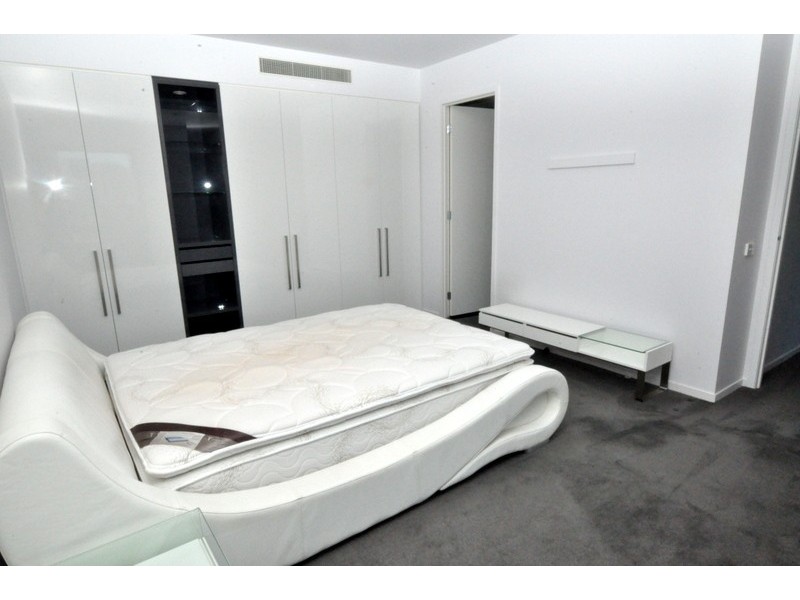 2710/7 Riverside Quay, Southbank VIC 3006